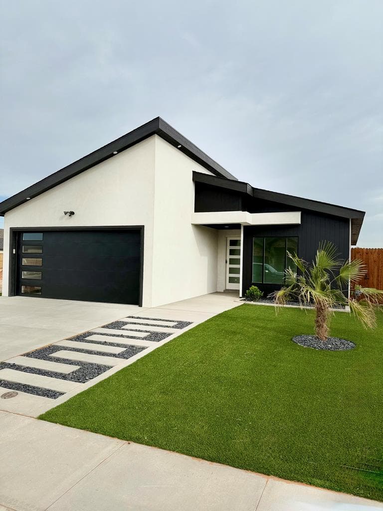 8633 Luz Dr