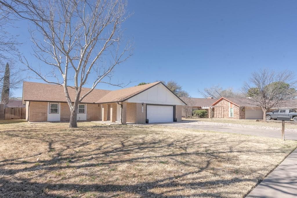1227 Roanoke Dr