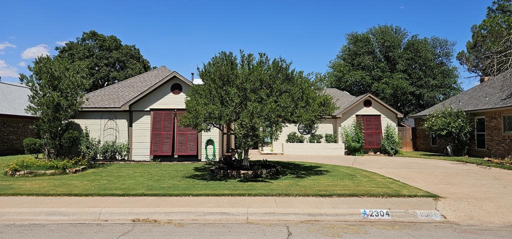 2304 Regal Pl