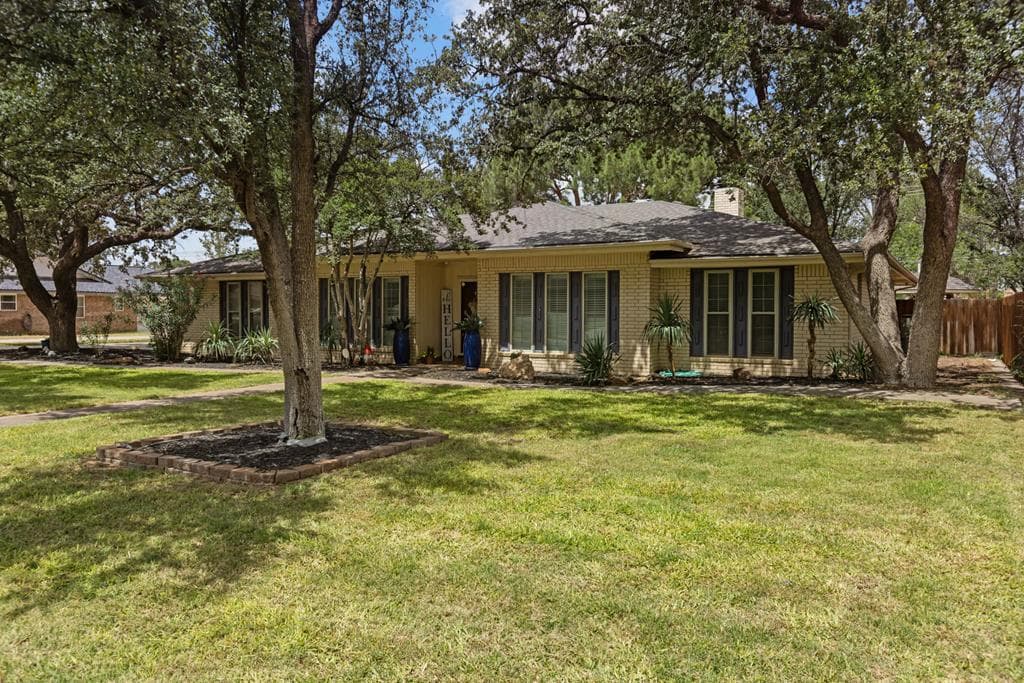 3306 Deering Dr