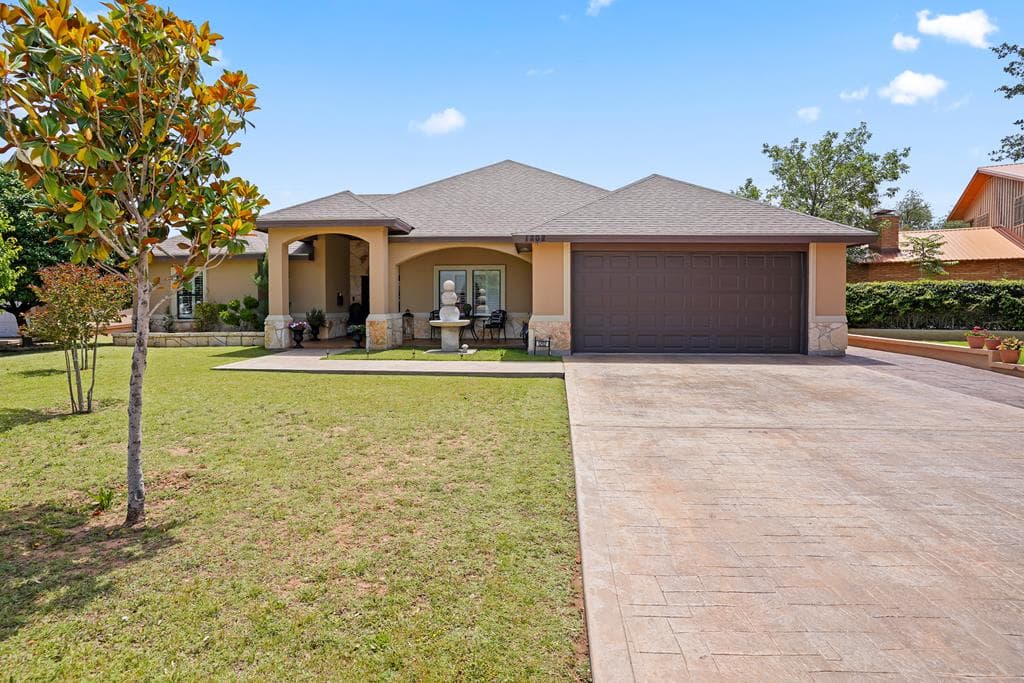 1202 Terrace Cir