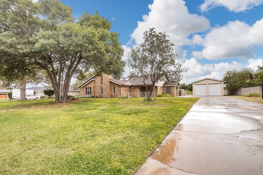 8825 Heather Ln