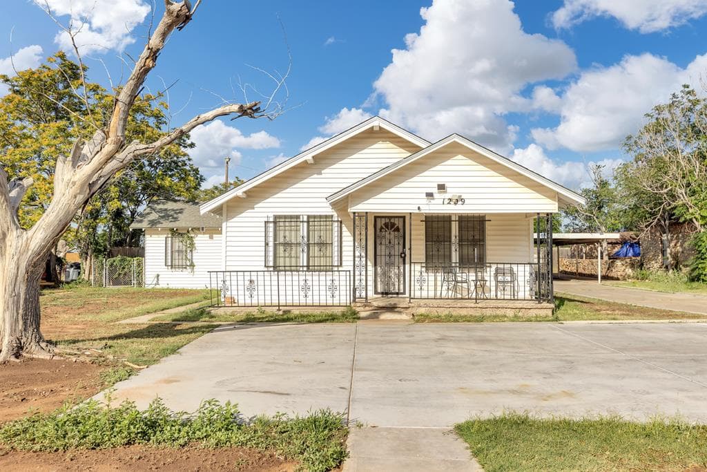 1209 N Sam Houston Ave