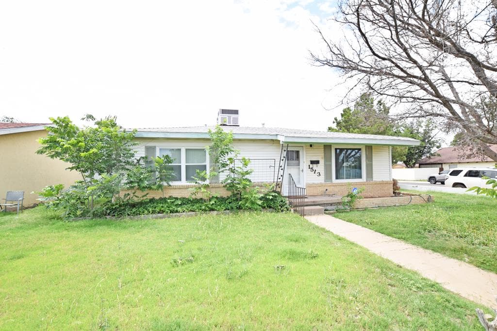 1513 Sunset Blvd
