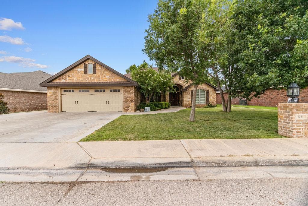 1311 Bellaire Dr