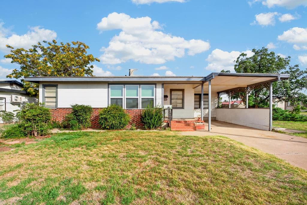 3211 Maple Ave