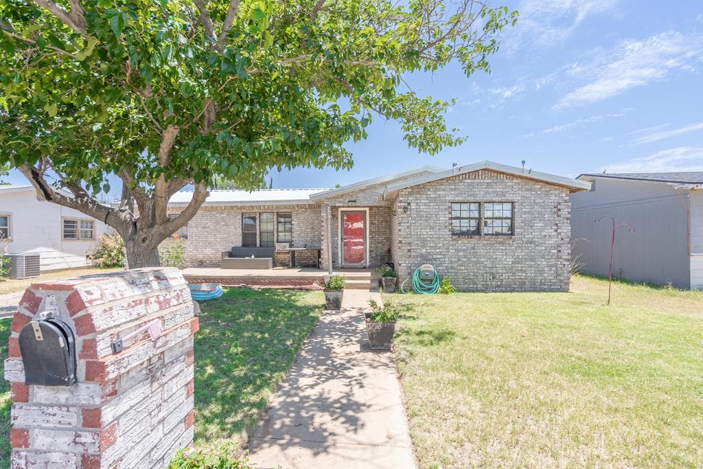 5406 Lancaster Dr