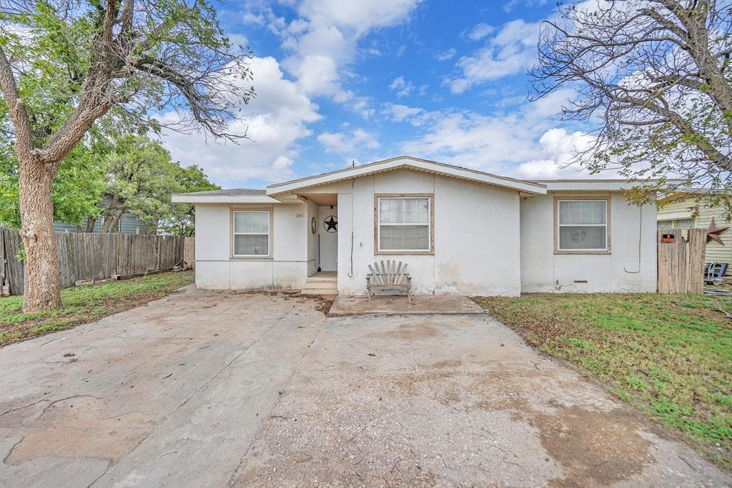 205 Holly Dr