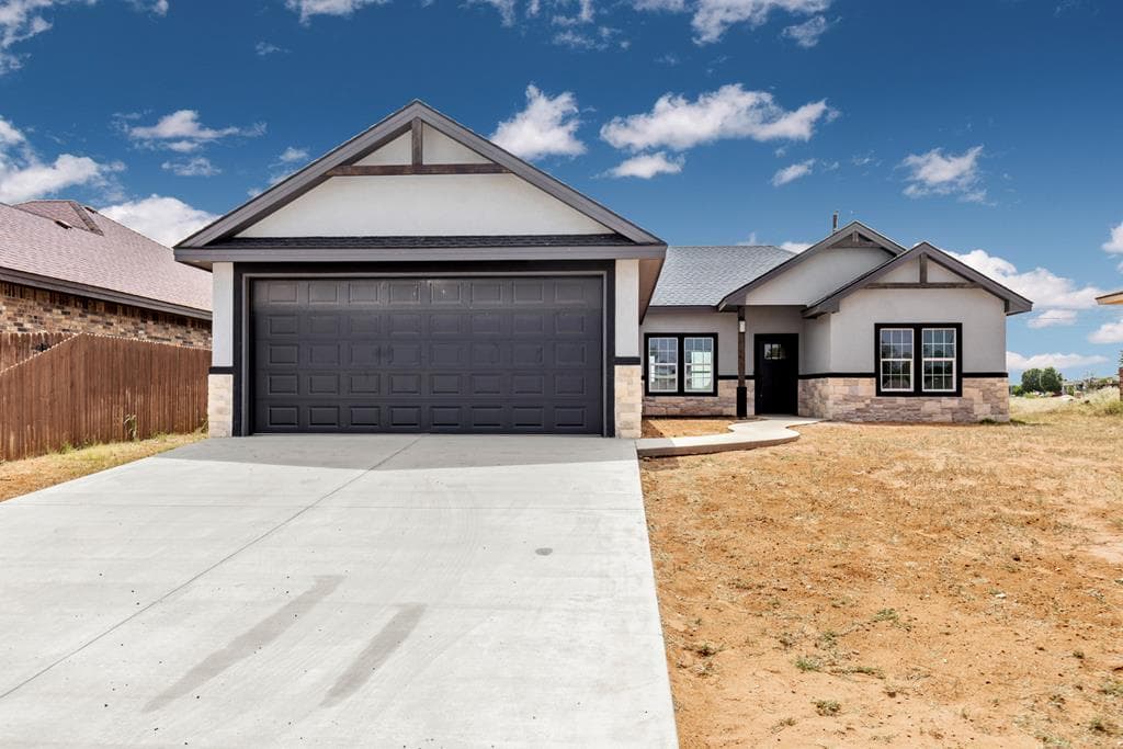 1405 Ne Mustang Dr