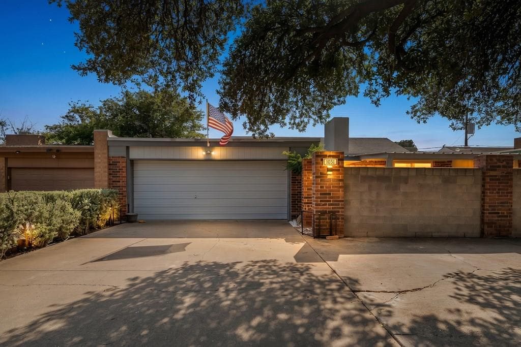 4033 Lakeside Dr