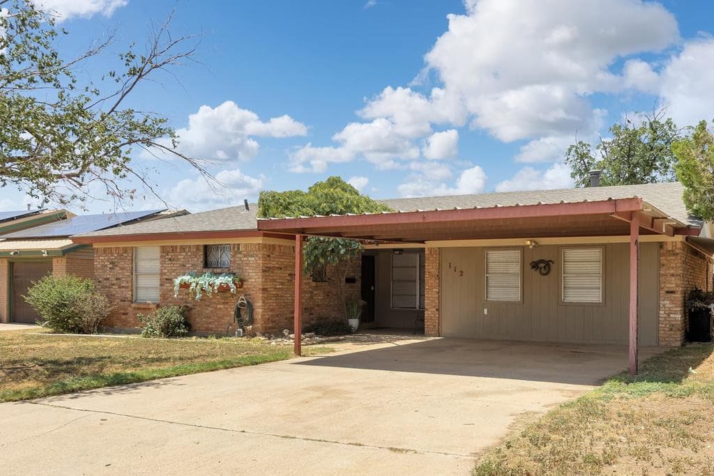 112 S Dewberry Dr