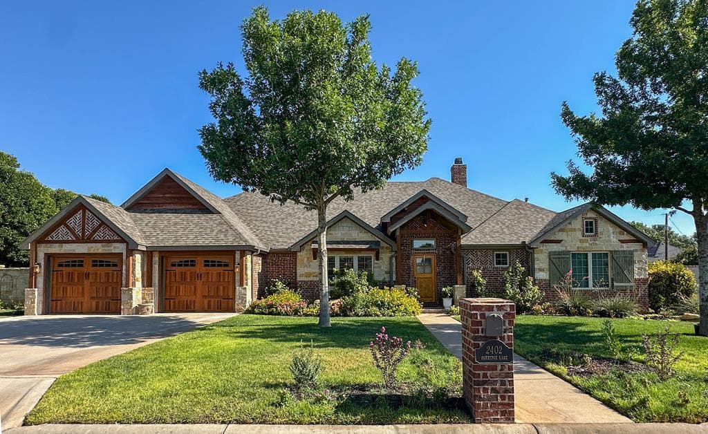 2402 Oakridge Ln