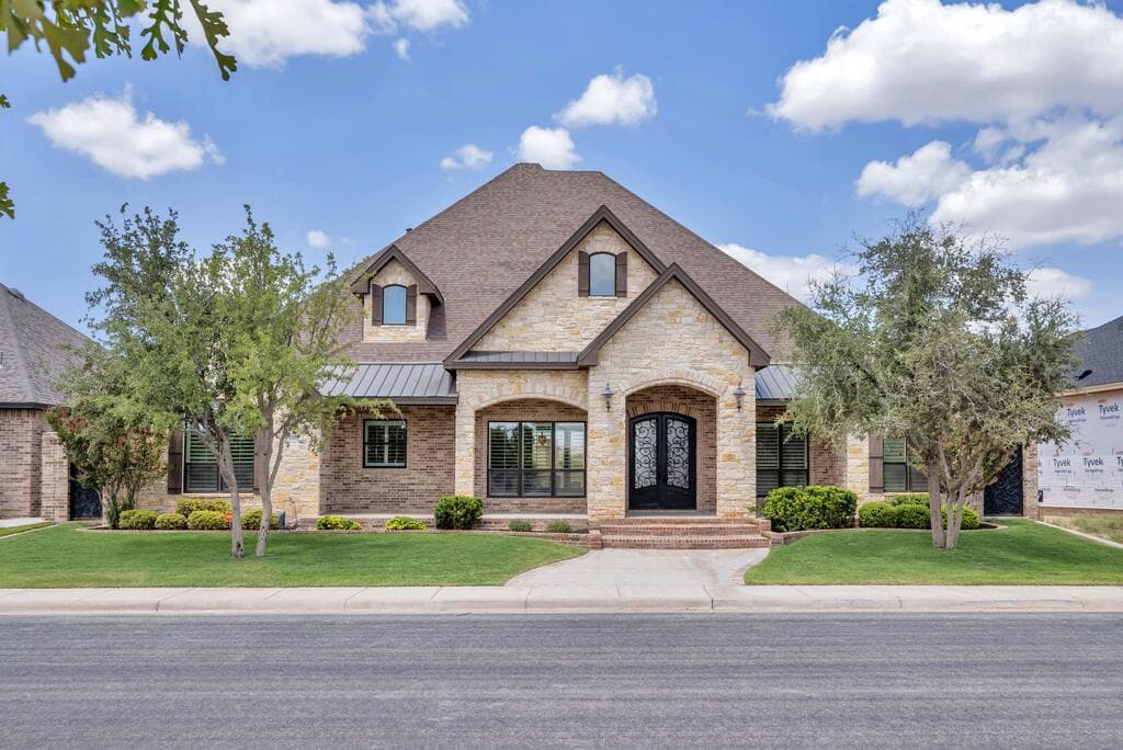 1002 Silverton Dr