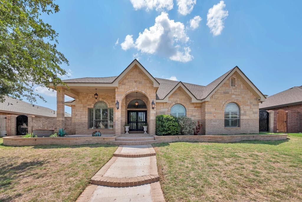 2901 Savoy Pl