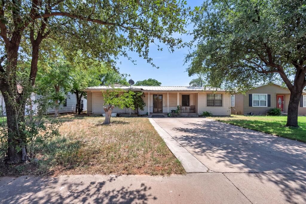 3811 Gaston Dr