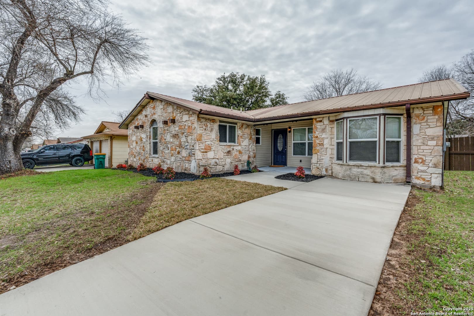 211 Royal Dr