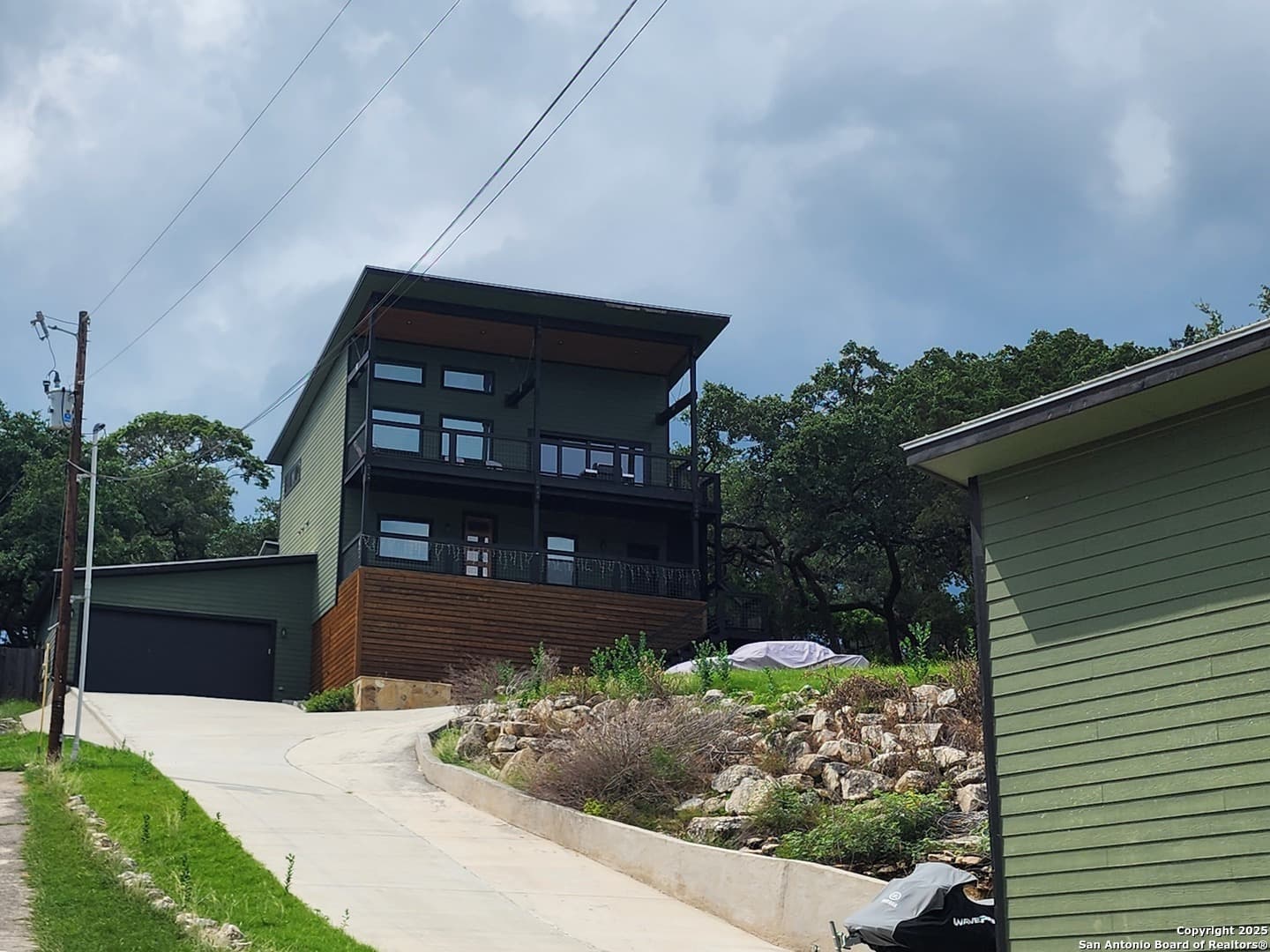 2225 Colleen Dr