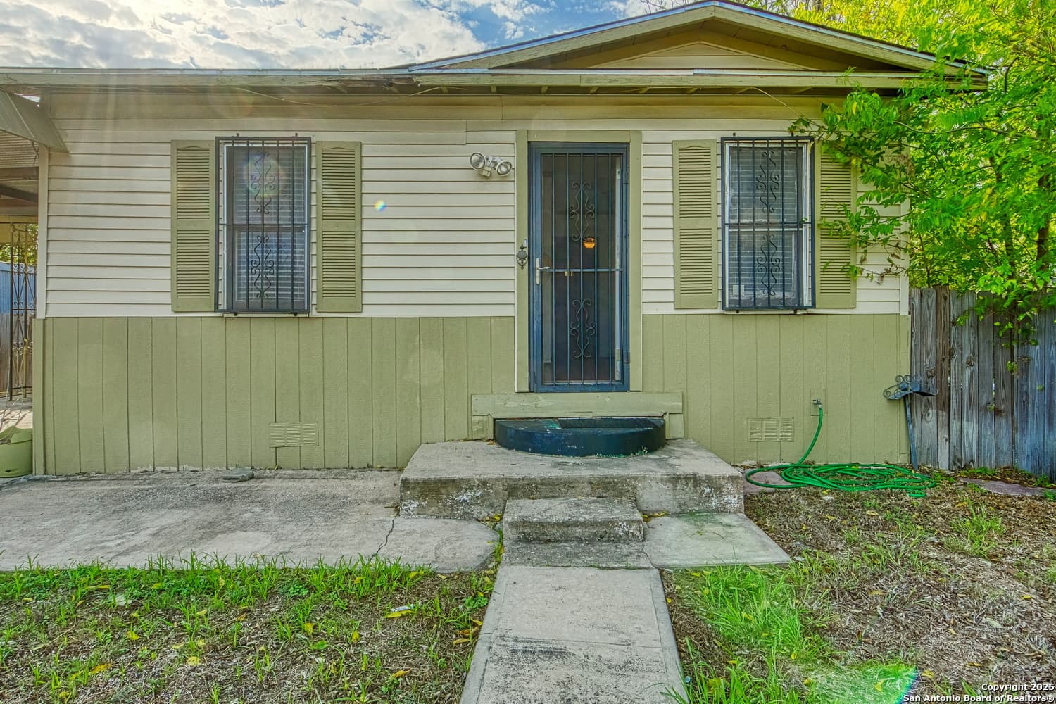 1415 Amanda St