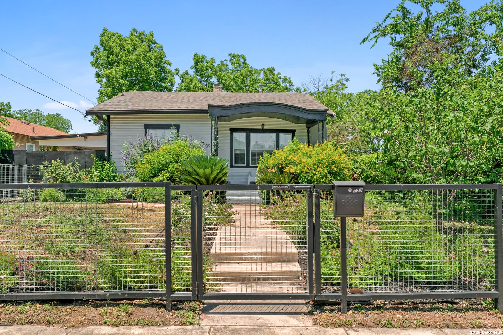 709 Waverly Ave