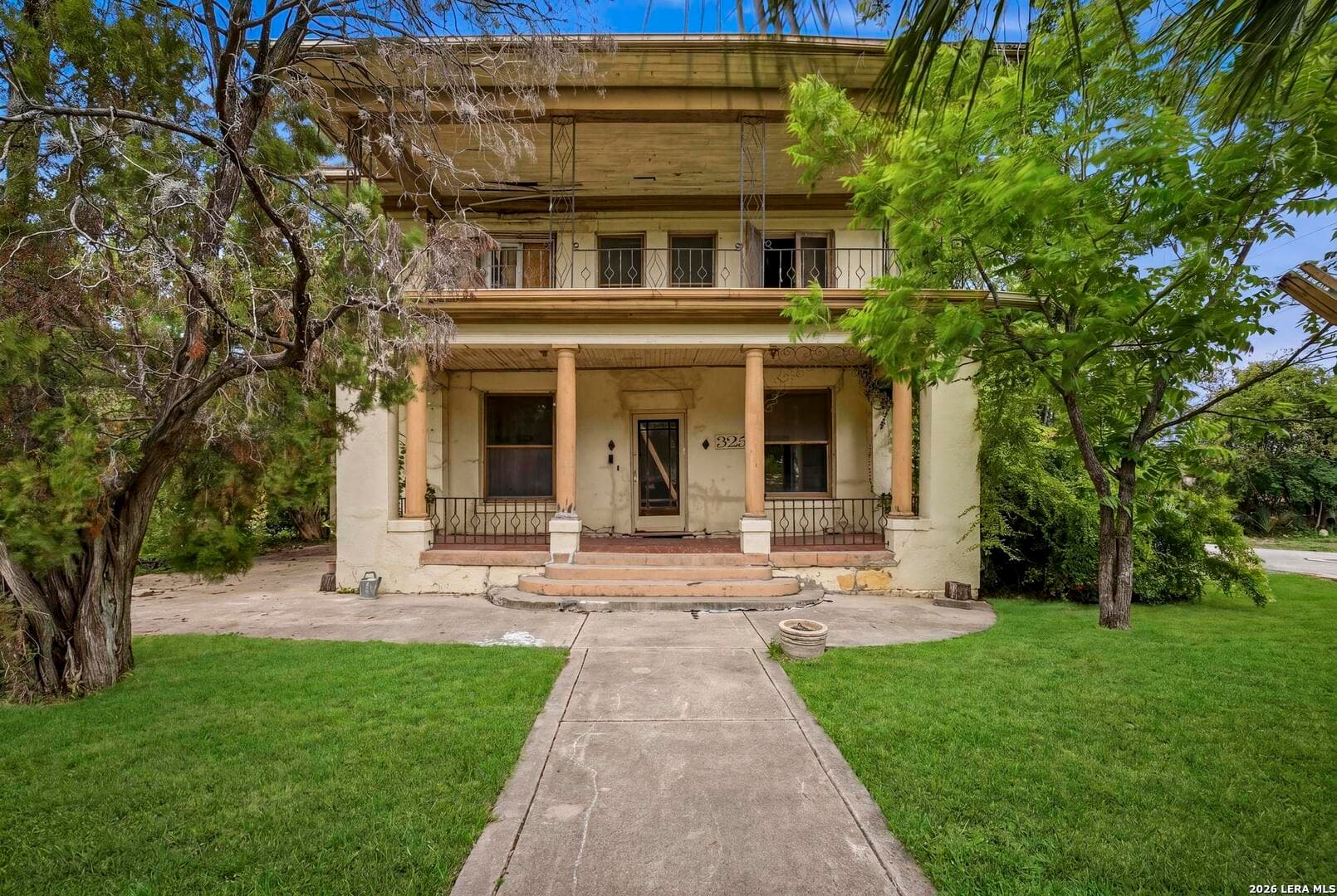 325 E Courtland Pl
