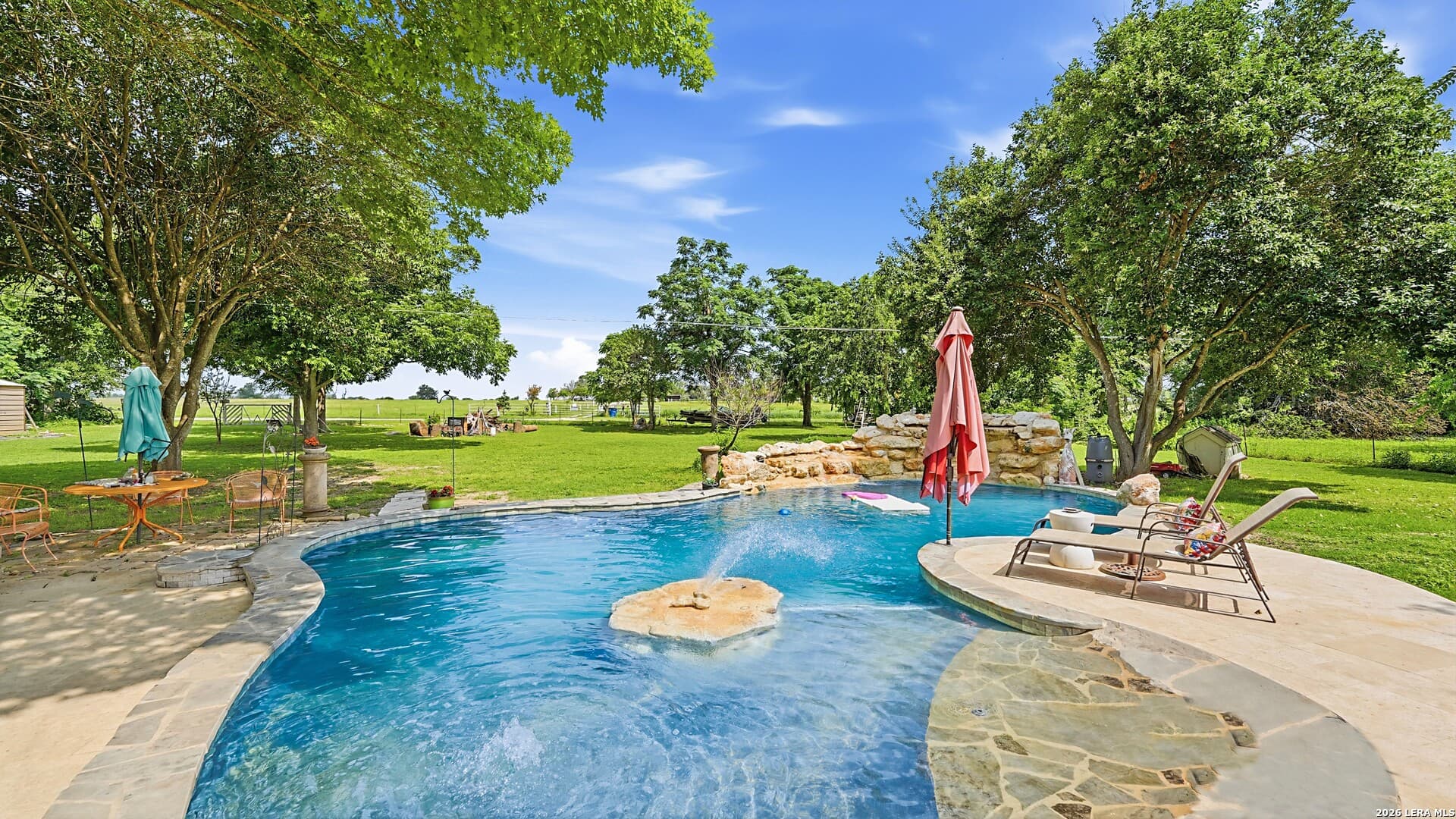 108 Woodlake Dr