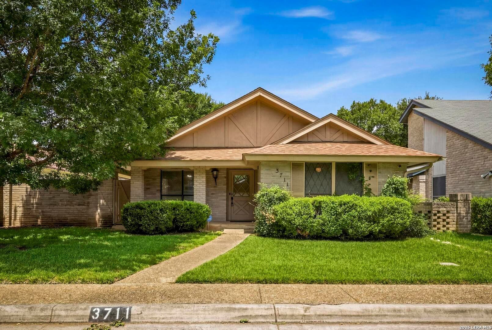3711 Hunters Cir