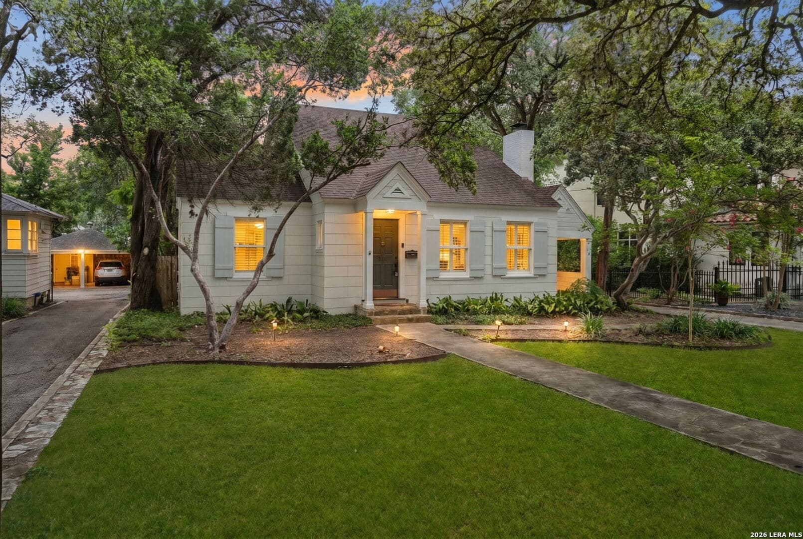 216 Tuxedo Ave