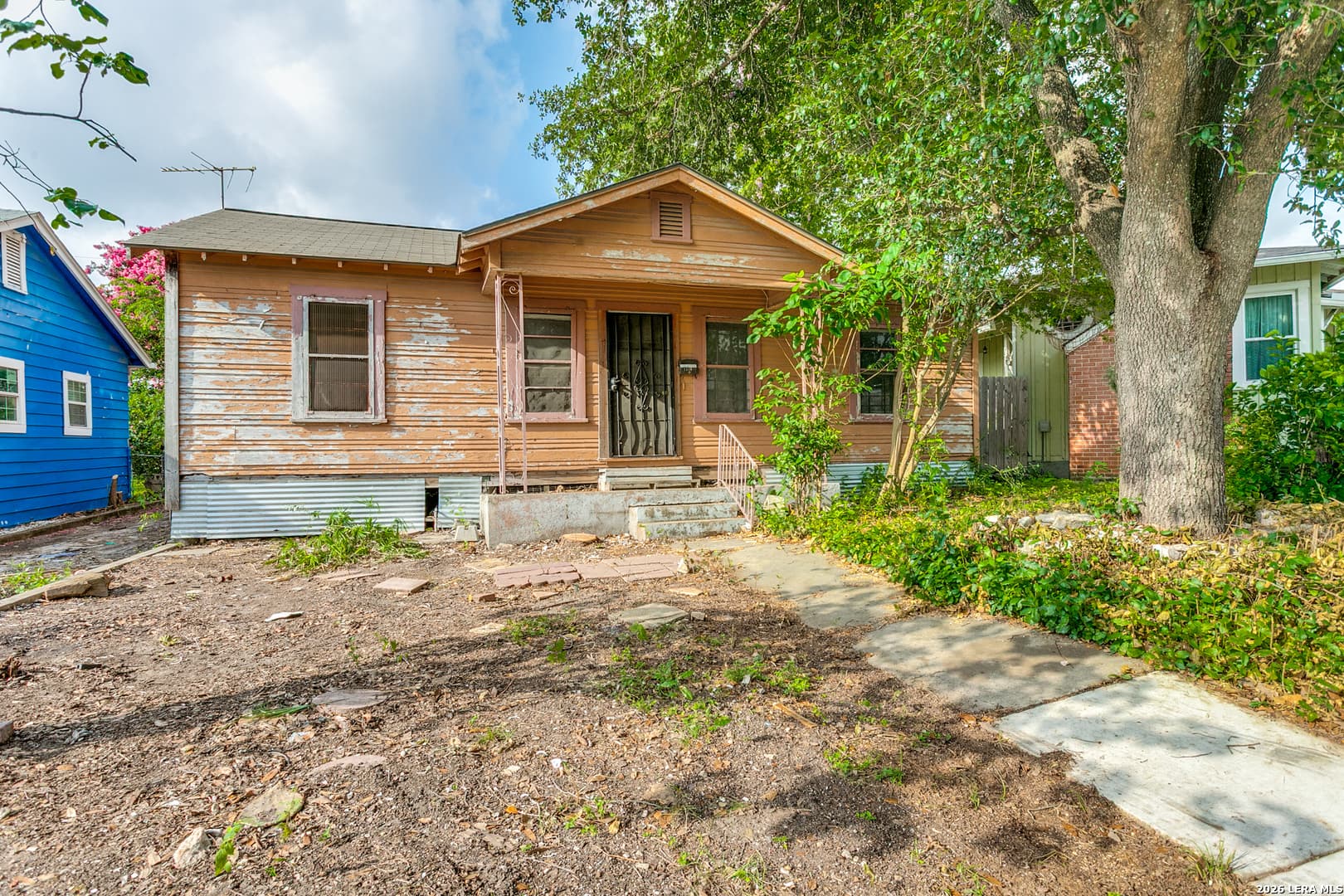 1330 W Rosewood Ave