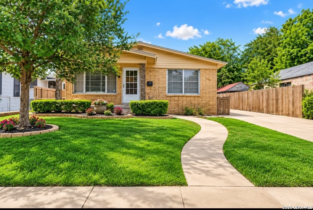255 Thompson Pl