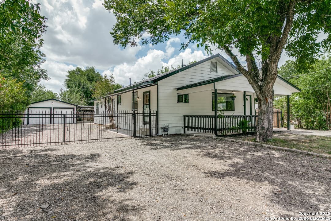 716 Vickers Ave