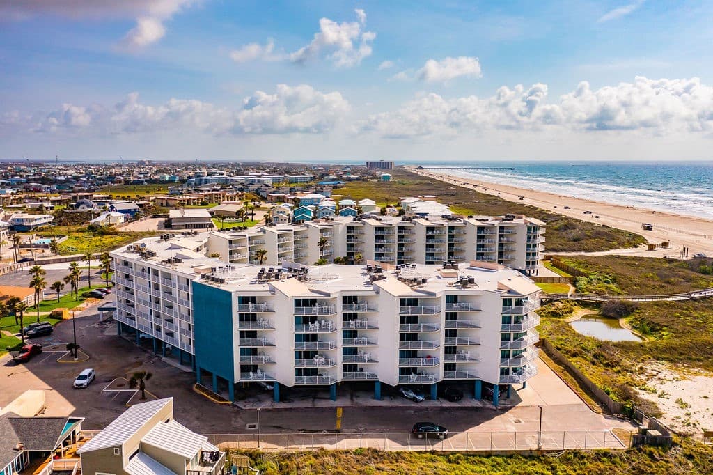 800 Sandcastle Dr # 117