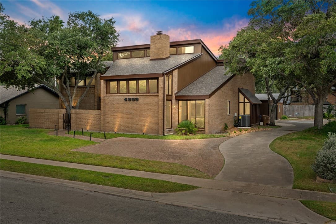 4958 Oakmont Dr