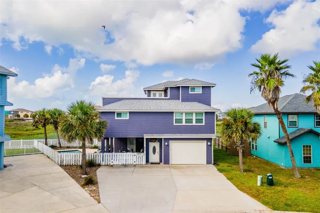 652 Kara Ln