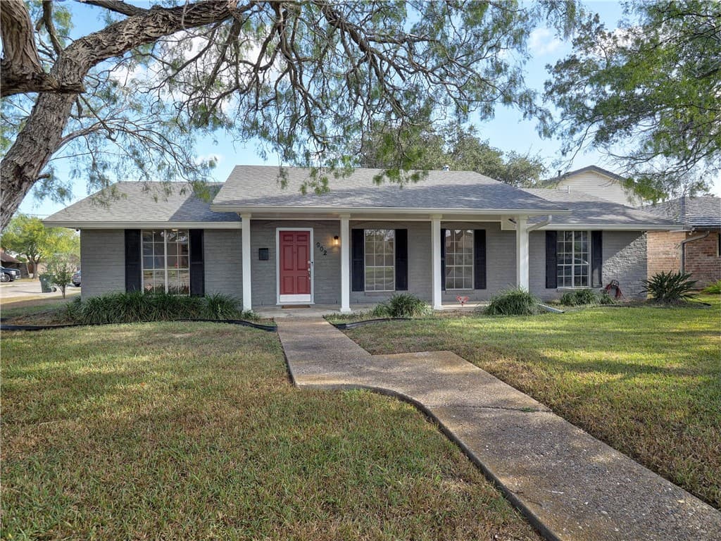 902 Pyramid Dr