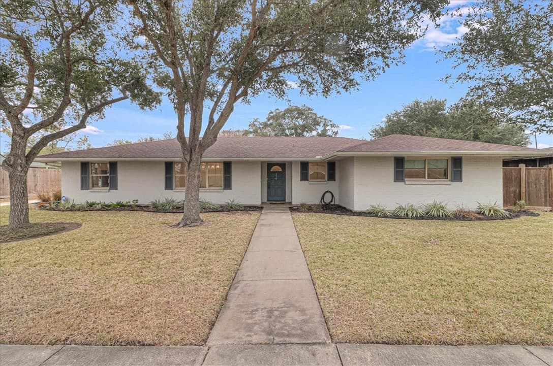 326 Dolphin Pl