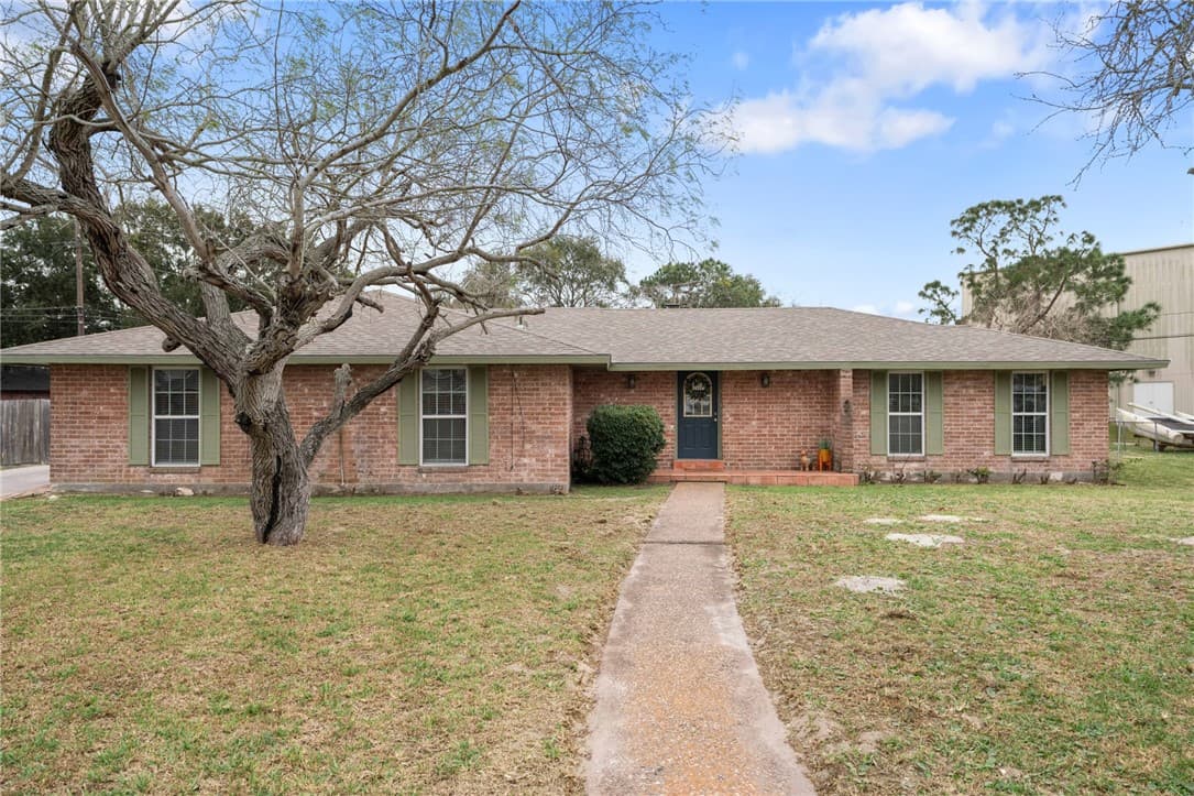 3217 E Bayberry Pl