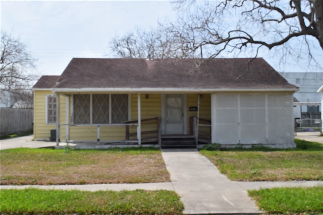 3037 Topeka St