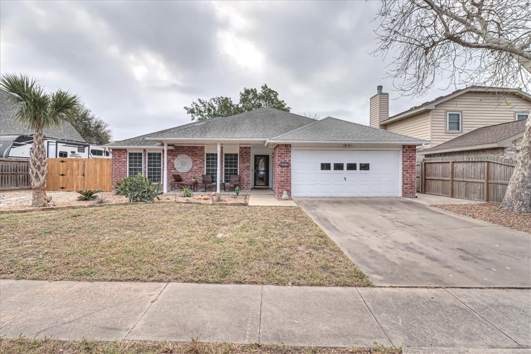2230 Alazan Dr