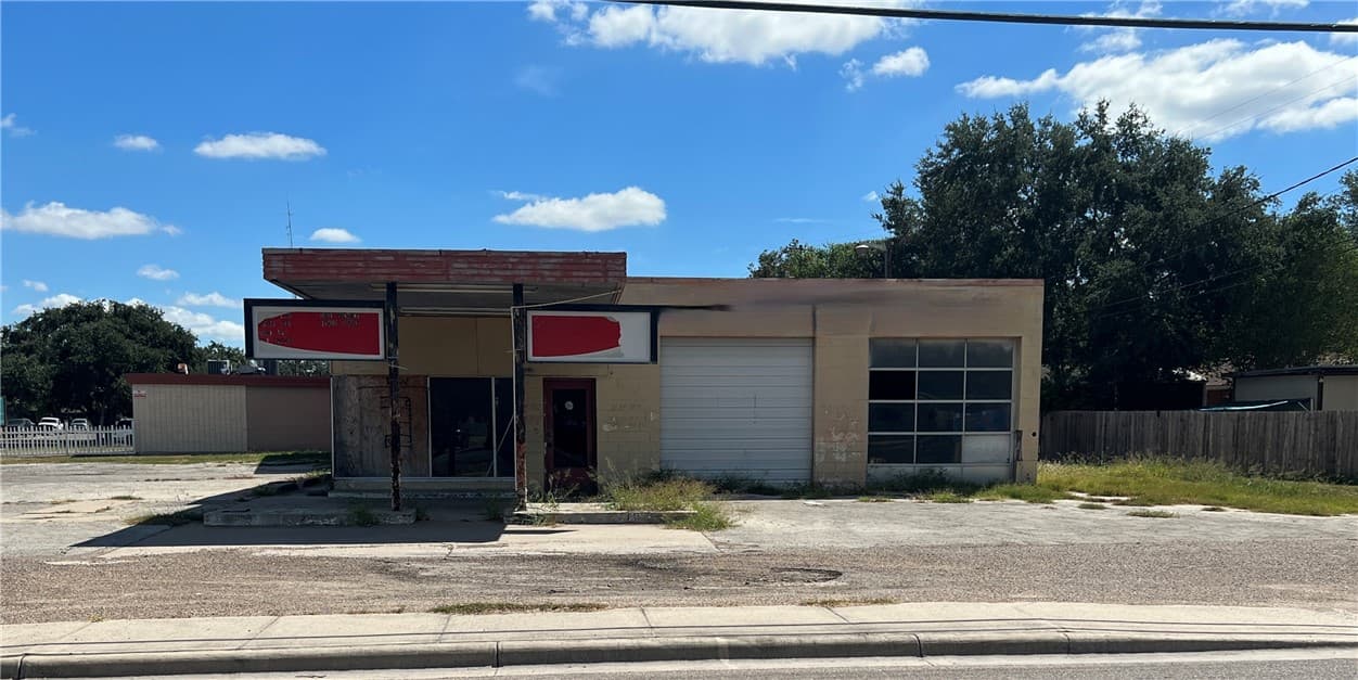 1100 N Texas Blvd