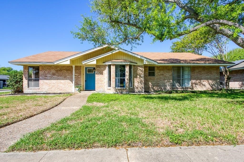 302 Poesta Dr
