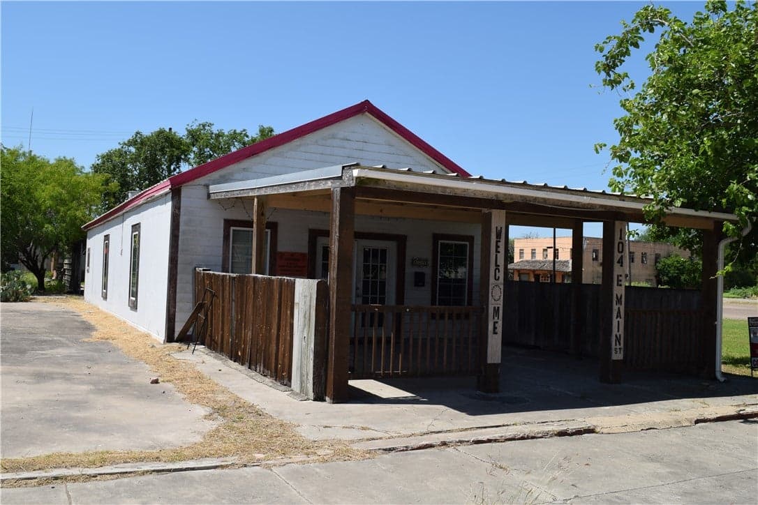 104 E Main St