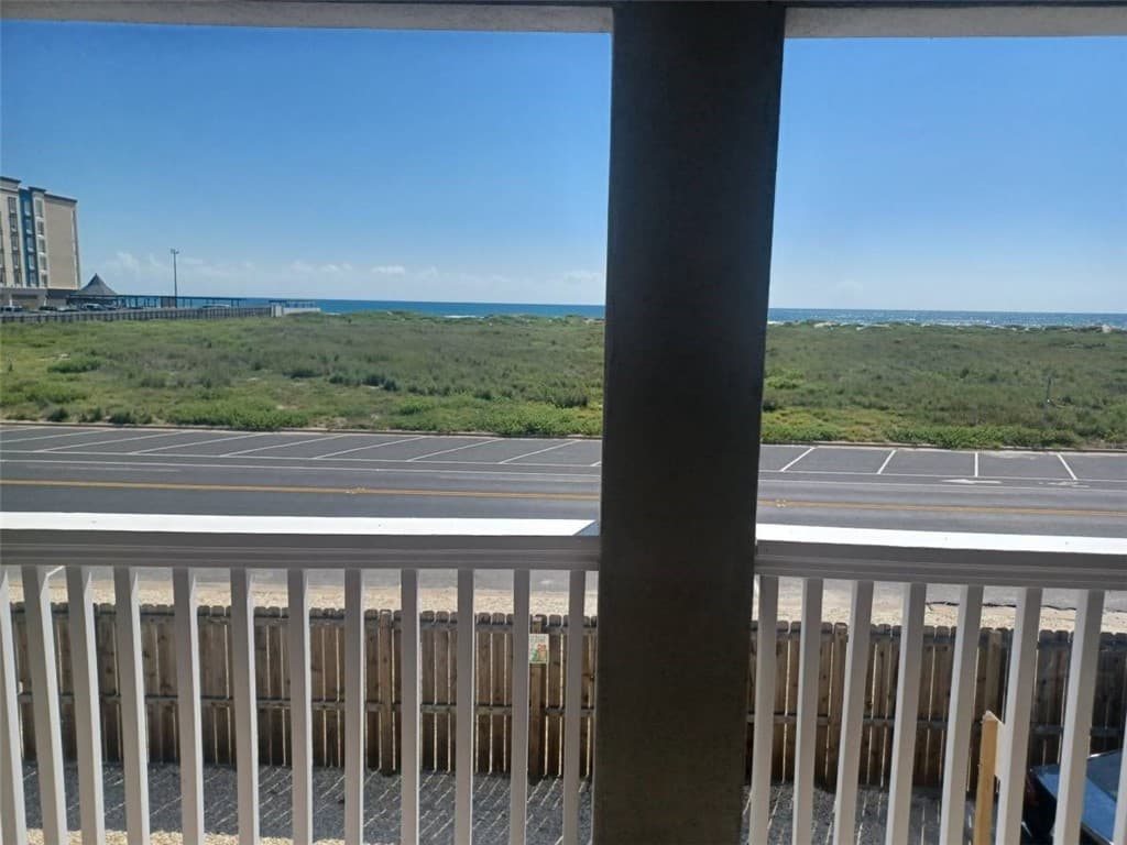 15217 Windward Dr Unit 302