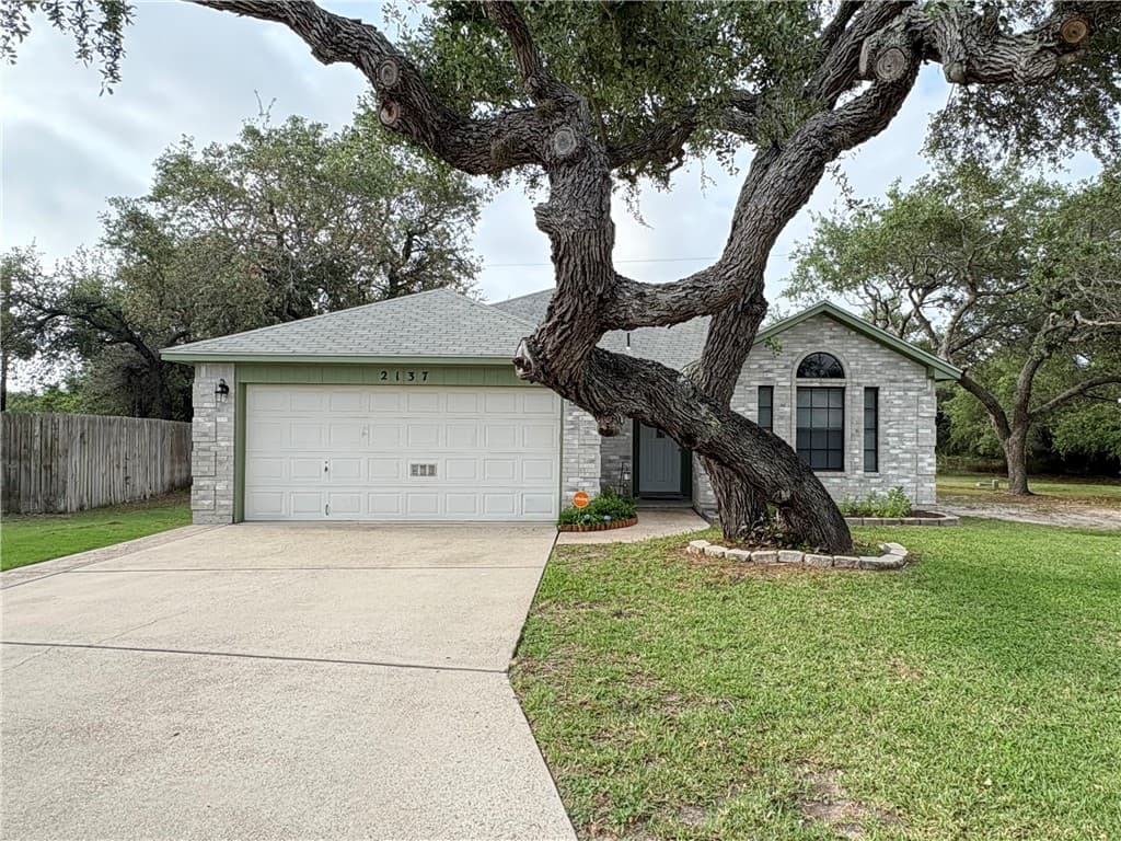 2137 Ridgewood Cir