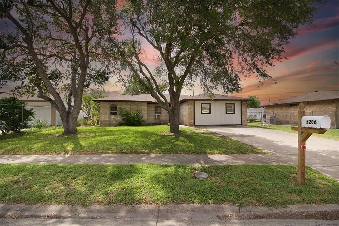 5206 Larcade Dr