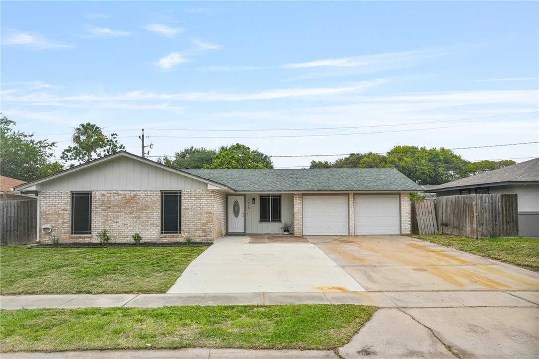 3310 Charlotte Dr