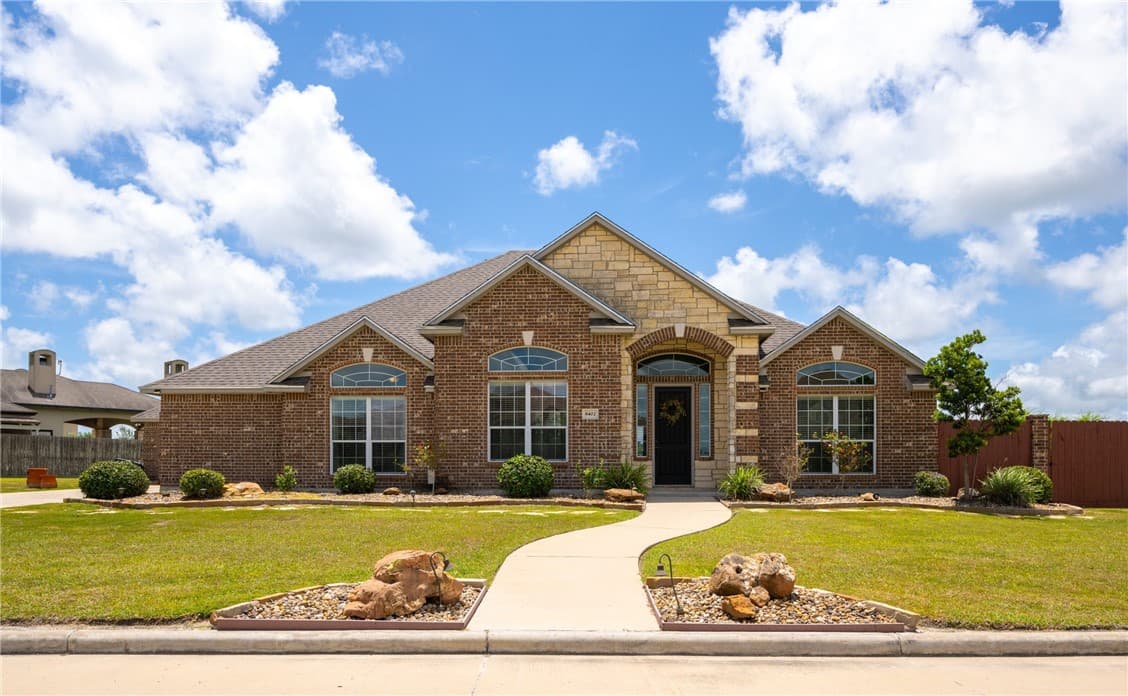8402 Lago Vista Dr
