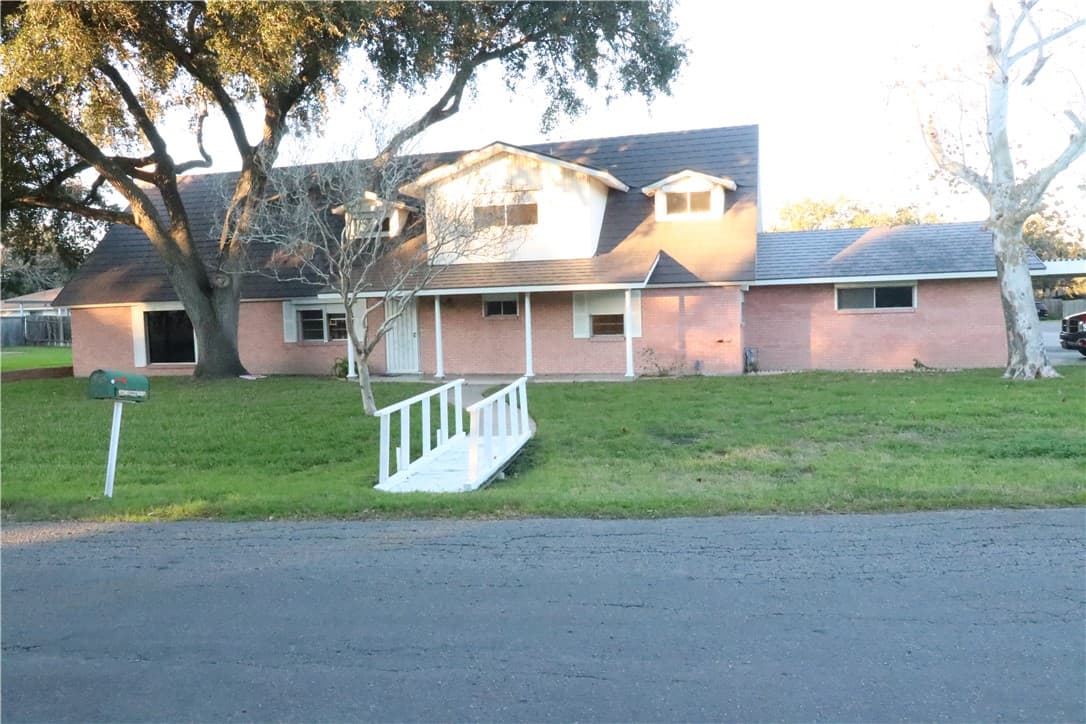 10902 Birdwood Ln