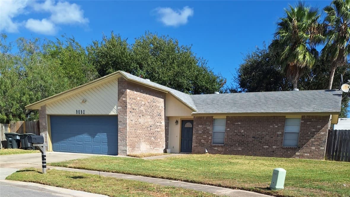 9562 Goldfinch Cir