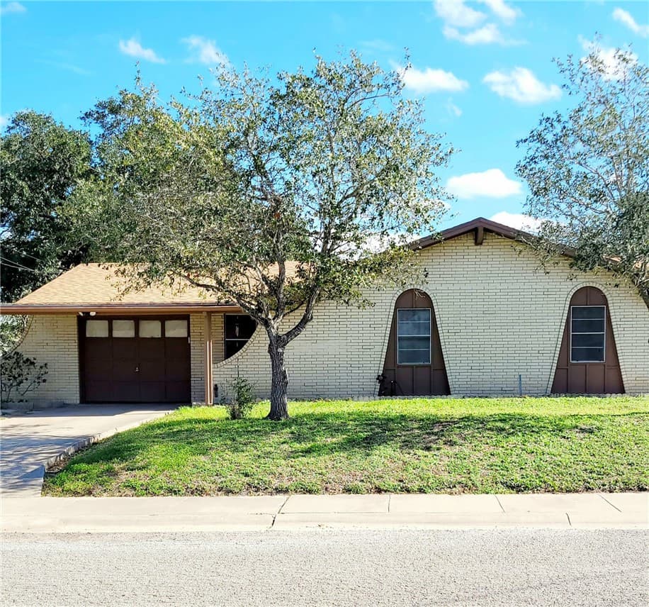 803 Avenue H