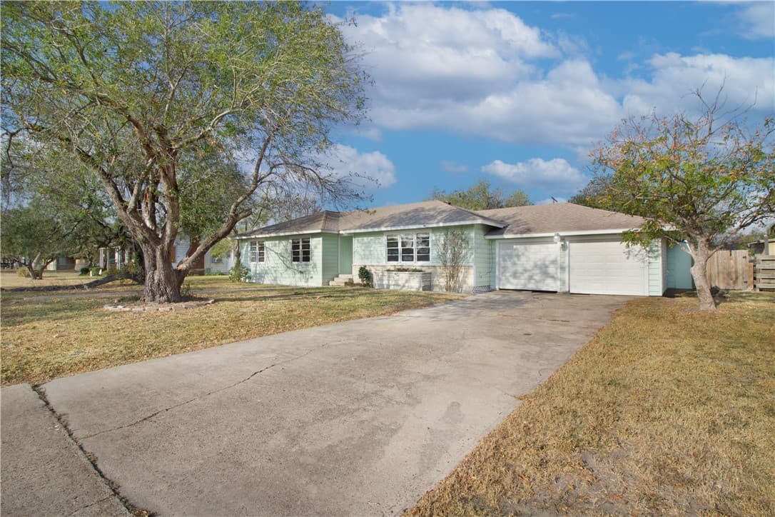 623 Field Ave